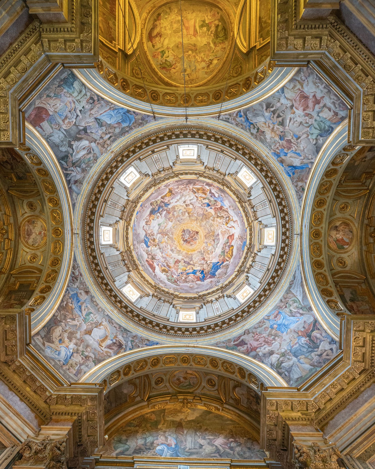 Napoli, Duomo, Cappella del Tesoro di San Gennaro: cupola con il Paradiso di Giovanni Lanfranco (1641-1643) e pennacchi del Domenichino.